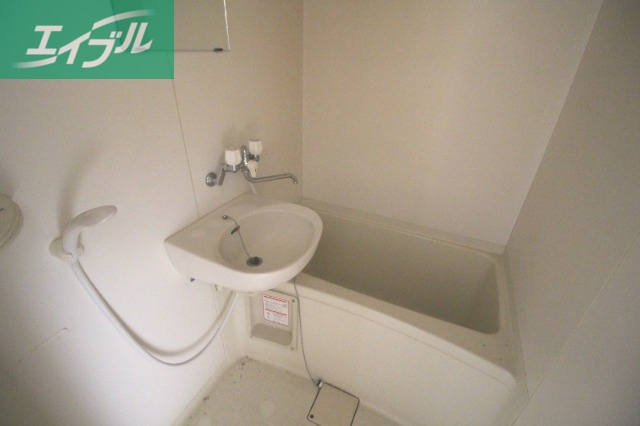 バス・シャワールーム　同物件の違う部屋です。