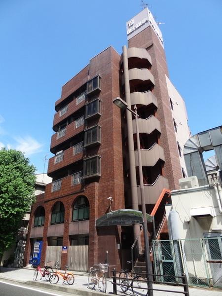 建物外観　★赤茶の目立つ外観★