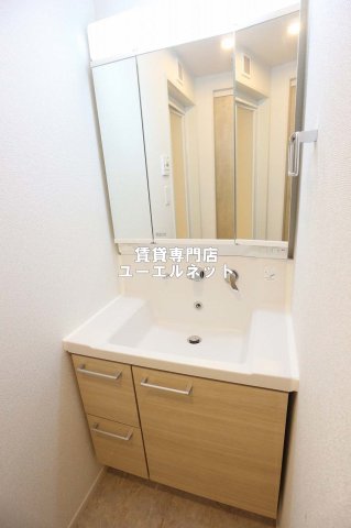 洗面設備　清潔感ある独立洗面台で毎日気持ちよく♪