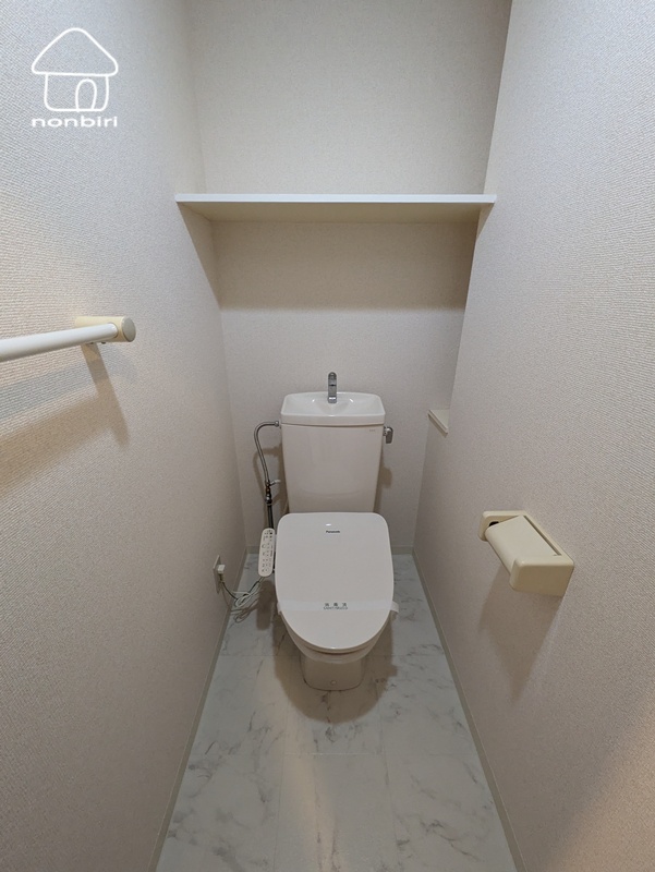トイレ　トイレの棚が便利です