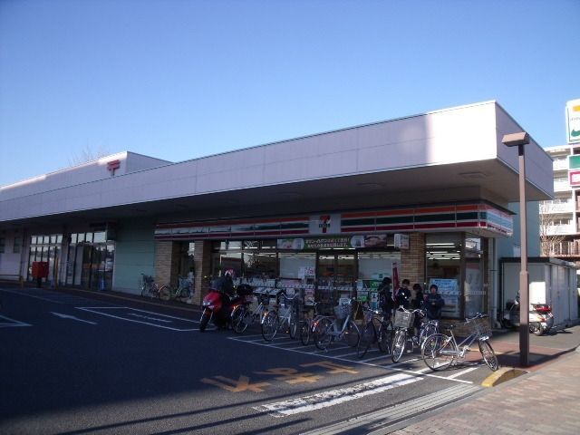 コンビニ　セブンイレブン（コンビニ）まで620m