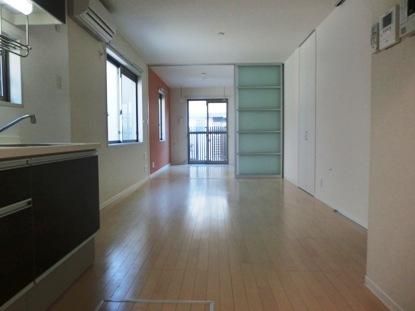 居室・リビング　２面採光の明るいお部屋です