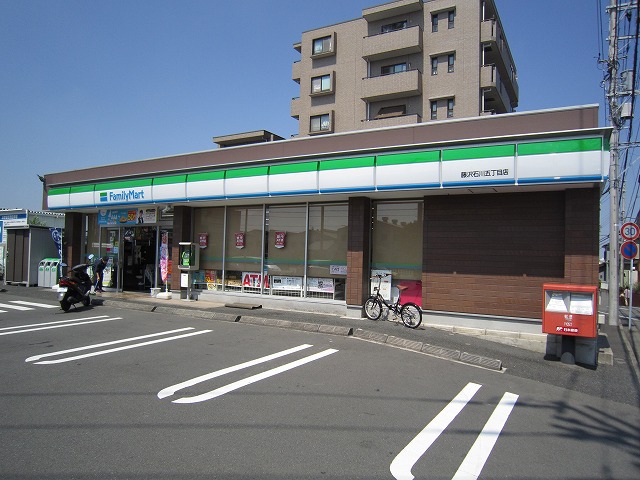 コンビニ　ファミリーマート藤沢石川二丁目店（コンビニ）まで500m