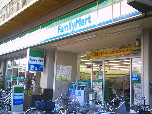 コンビニ　ファミリーマート北加賀屋店（コンビニ）まで126m