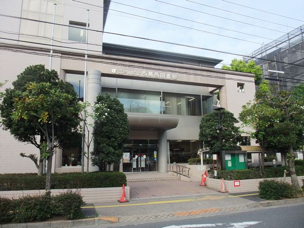 【江戸川区西葛西のマンションの図書館】