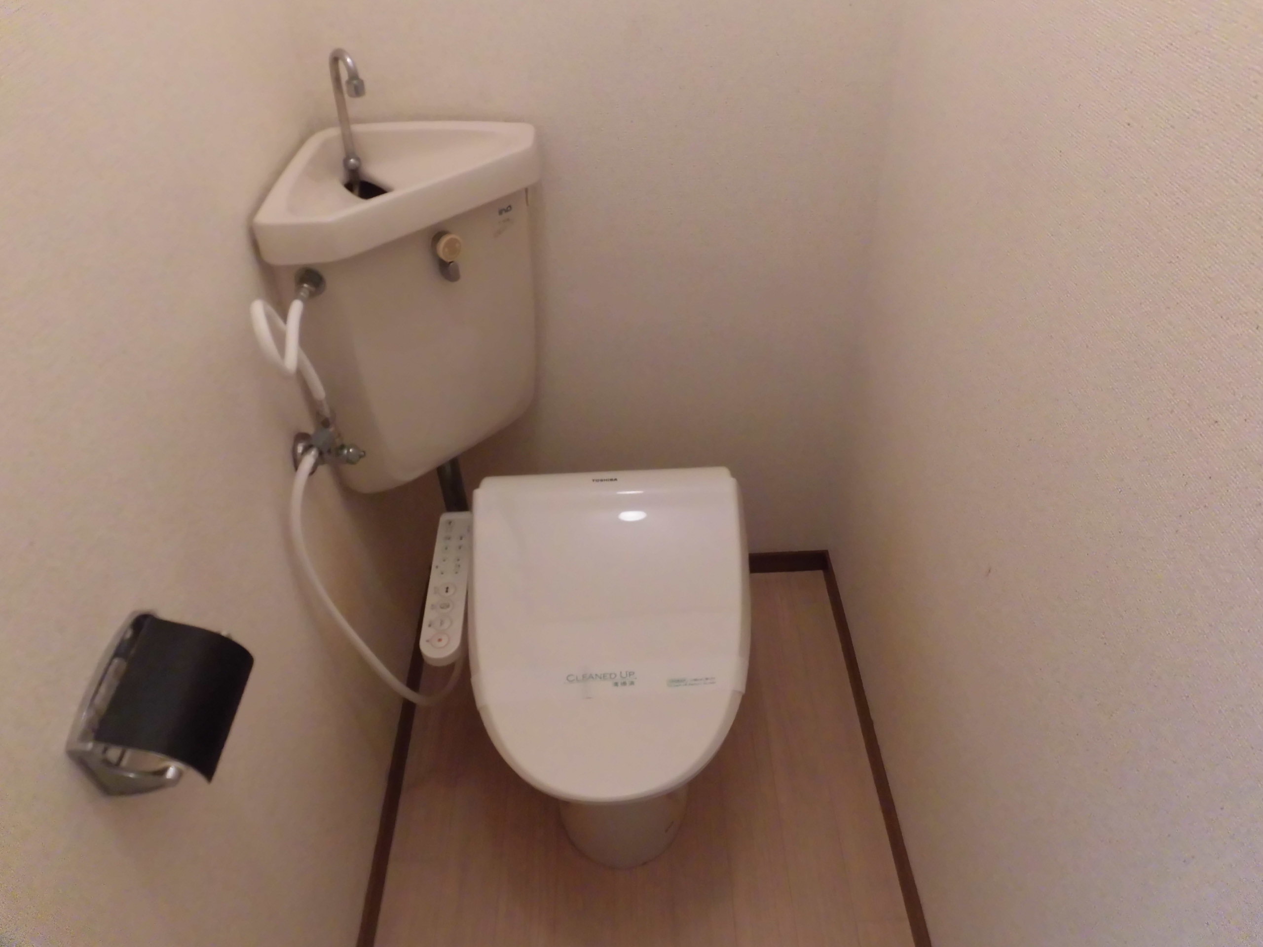 トイレ　温水洗浄便座付き