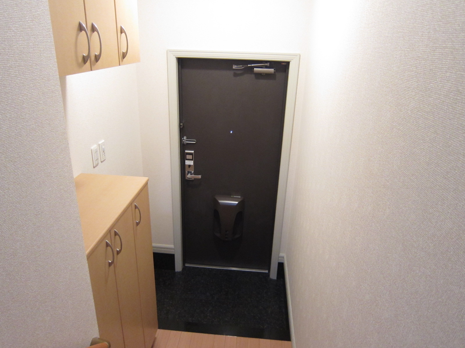 玄関　室内写真は別室です