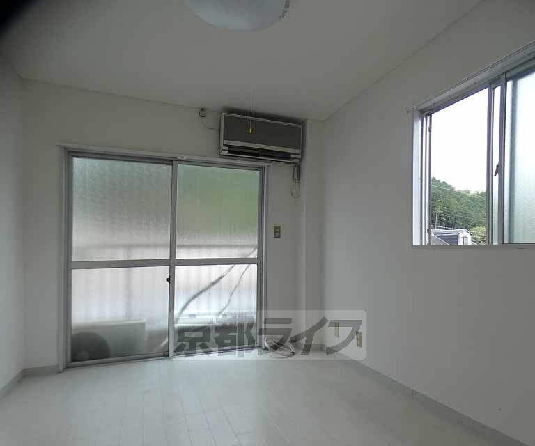 居室・リビング　落ち着いた雰囲気のお部屋です