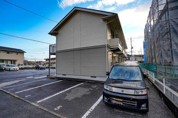 【岡山市北区宿のアパートの建物外観】