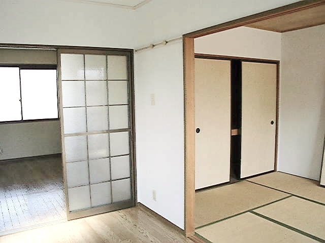 セジュール八浜の居間写真