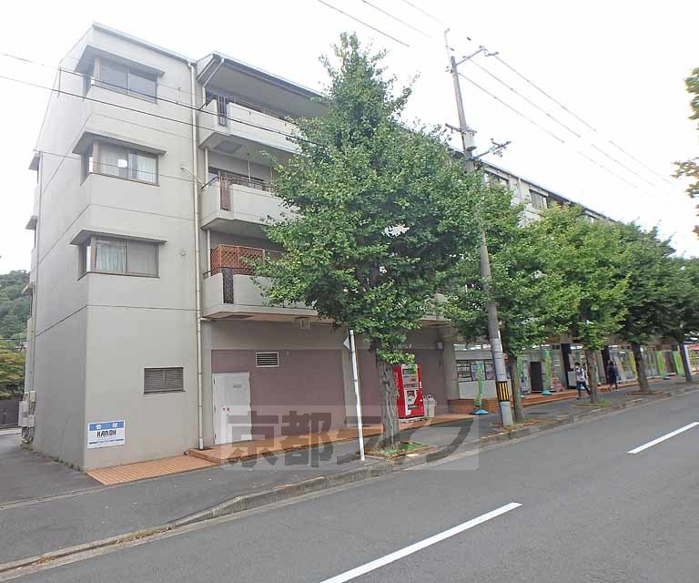 京都市左京区松ケ崎雲路町のマンションの建物外観