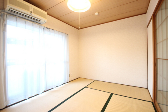 居室・リビング　※別号室のお写真です