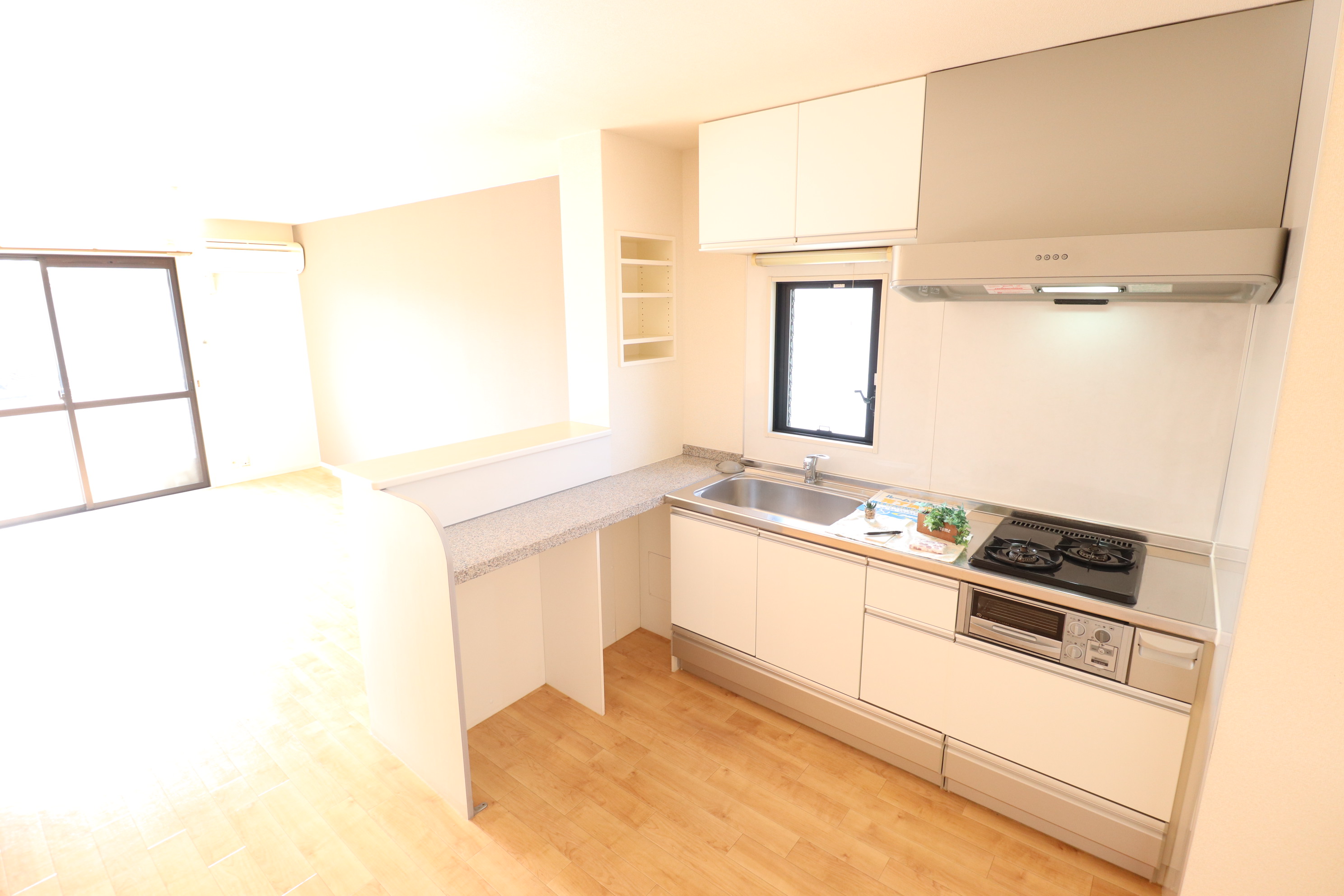 キッチン　嬉しいコンロ付きのカウンターキッチン♪