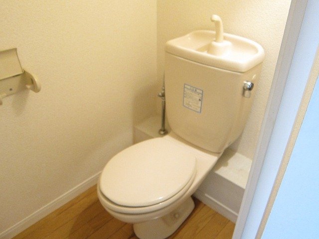 トイレ　写真は別号室のものです。