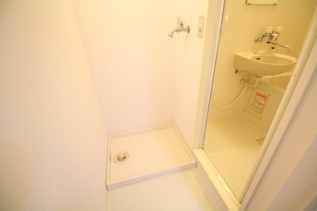 洗面設備　写真は別号室のものです。