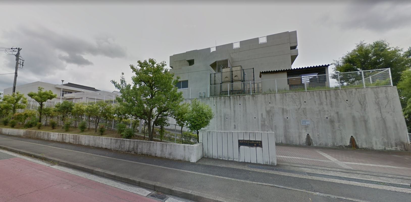 小学校　横浜市立北山田小学校（小学校）まで379m