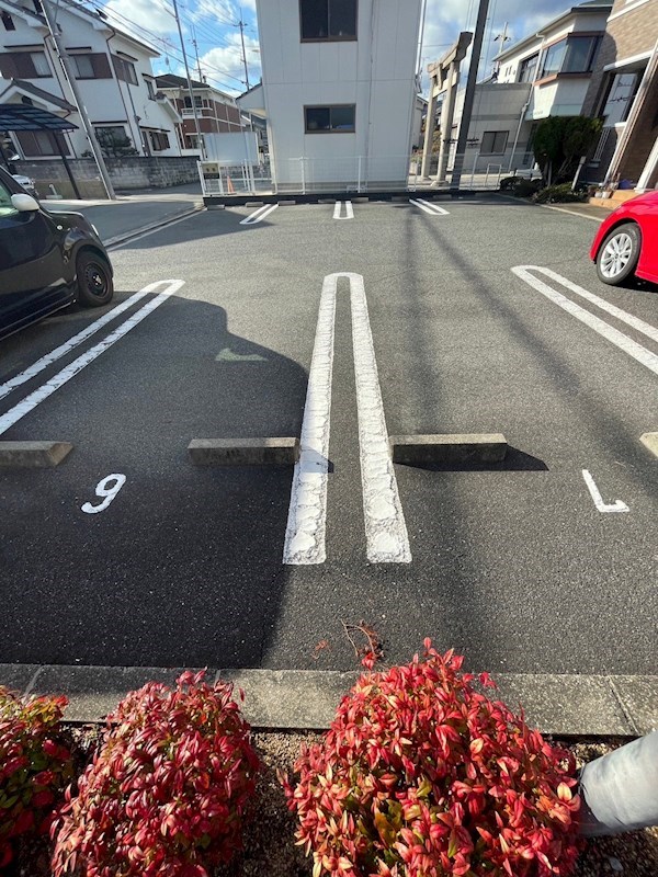 【姫路市香寺町中仁野のアパートの駐車場】