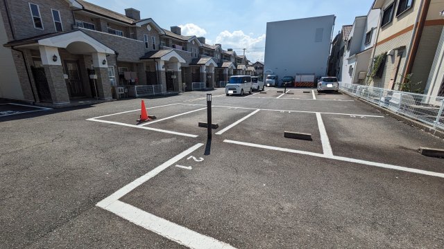 【岸和田市神須屋町のアパートの駐車場】