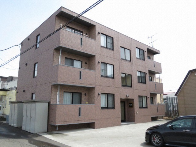 札幌市東区北丘珠五条のマンションの建物外観