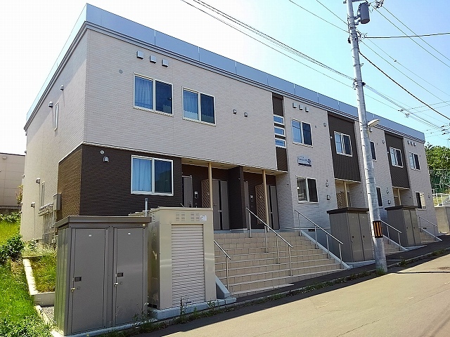 札幌市手稲区富丘五条のアパートの建物外観