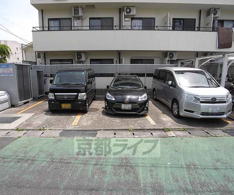 【京都市伏見区向島本丸町のマンションの駐車場】