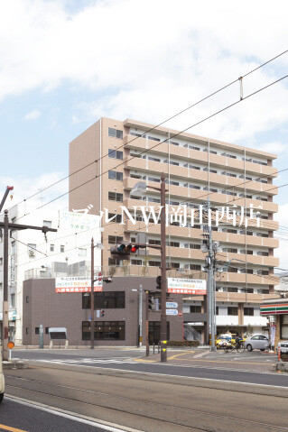 岡山市北区内山下のマンションの建物外観