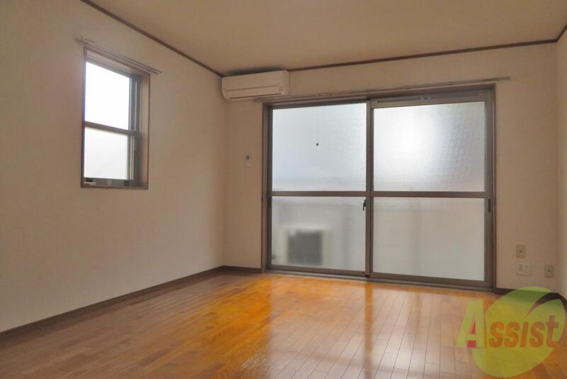 居室・リビング　１０帖の広々とした明るい開放的なお部屋です。