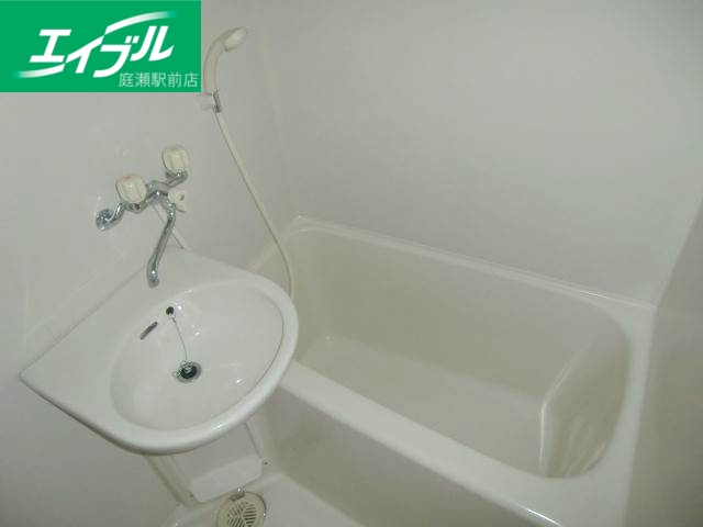 バス・シャワールーム　シャワー付き