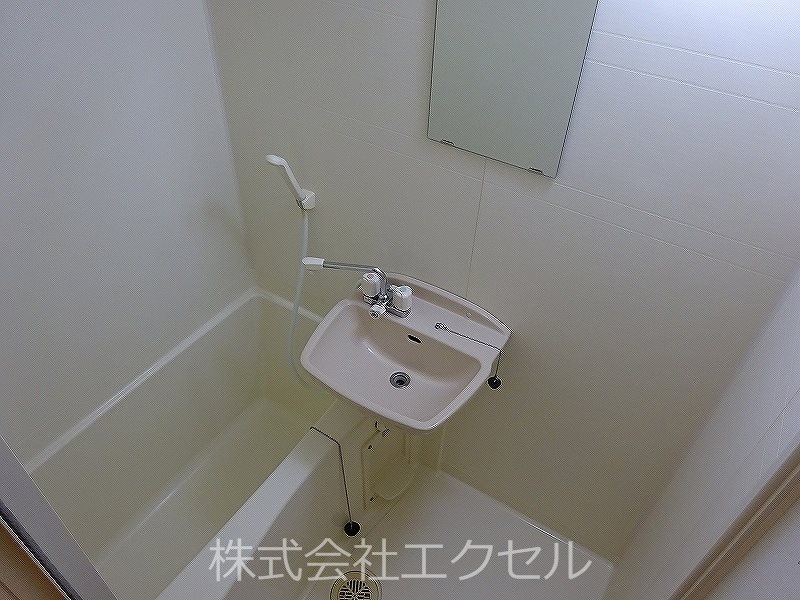 バス・シャワールーム　浴室乾燥機付きです。