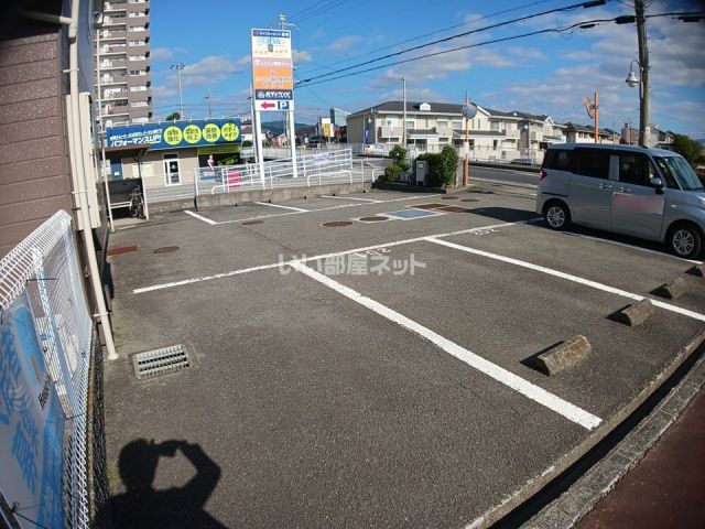 【岩出市相谷のアパートの駐車場】