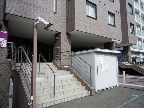 【札幌市中央区南三条西のマンションのエントランス】