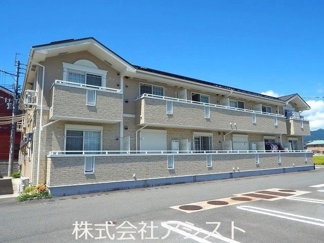 【田川市大字伊田のアパートの建物外観】