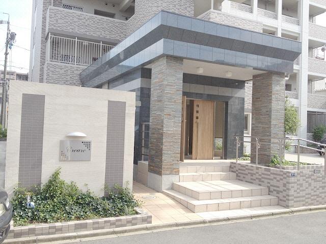 【名古屋市南区豊田のマンションのエントランス】