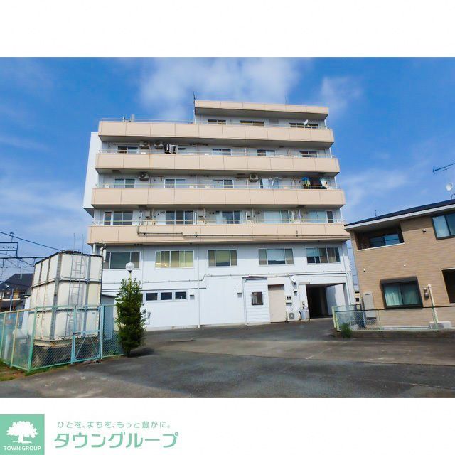 【入間郡毛呂山町前久保南のマンションの建物外観】