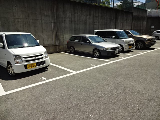 【ロイヤルステイツ東辻井の駐車場】