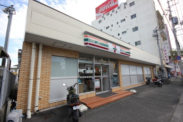 【徳島市助任本町のアパートのコンビニ】