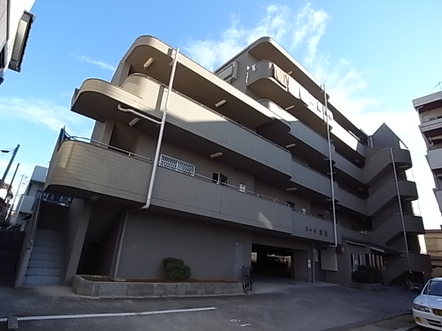 【明石市貴崎のマンションの建物外観】