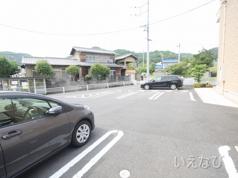 【玉野市田井のアパートの駐車場】