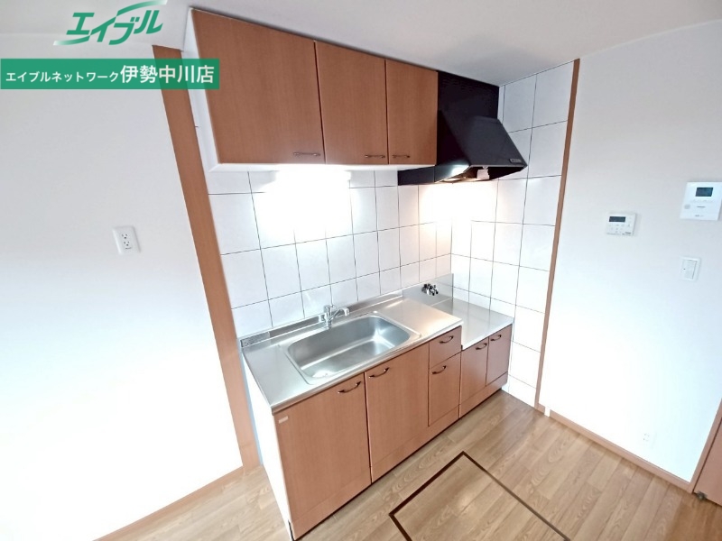 キッチン　同物件別室反転写真