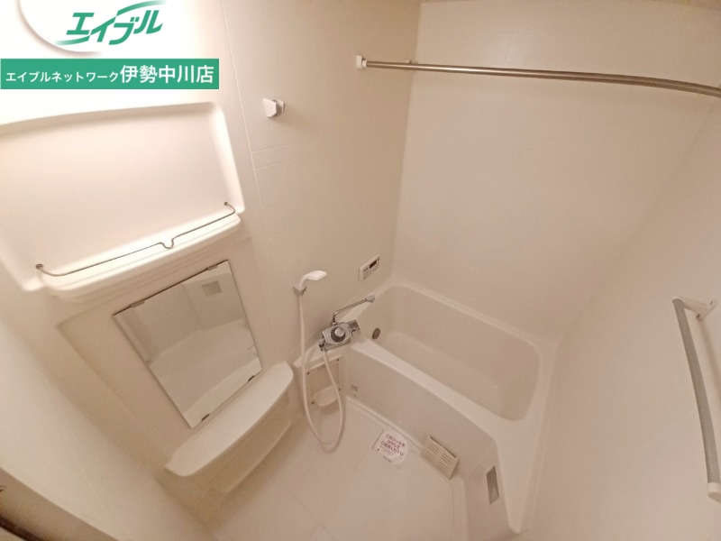 バス・シャワールーム　同物件別室反転写真