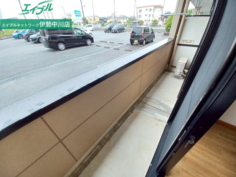 バルコニー　同物件反転写真