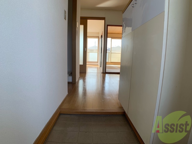 玄関　玄関になります。毎日の出入りはこちらから！