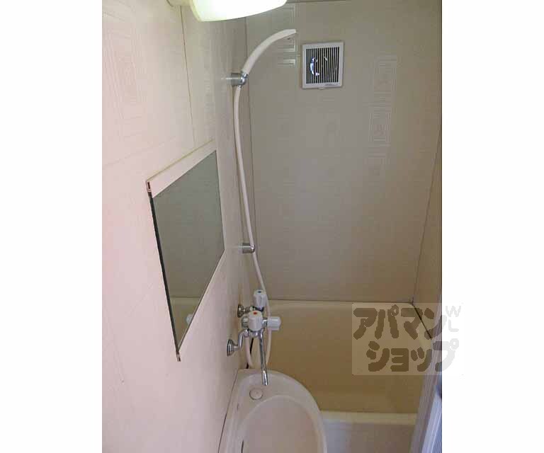 バス・シャワールーム　ユニットバスのお風呂です