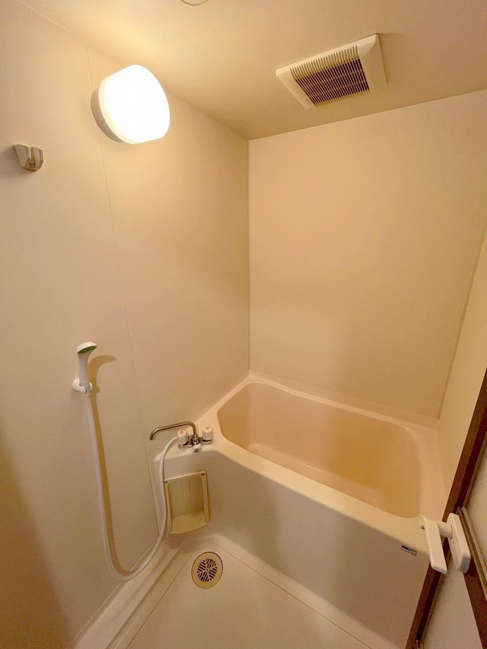 バス・シャワールーム　バスルーム