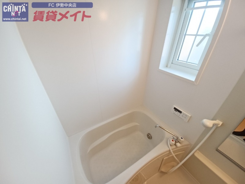 バス・シャワールーム　同型反転タイプのお写真です