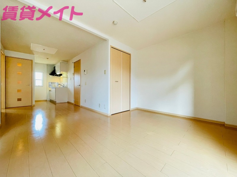 居室・リビング　同物件別室写真