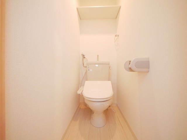 トイレ　有ったら嬉しいウォシュレット付き♪