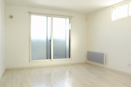 居室・リビング　温かみのある色合いのお部屋です♪