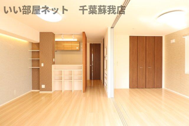 居室・リビング　こちらのリビングで趣味の時間をお楽しみください