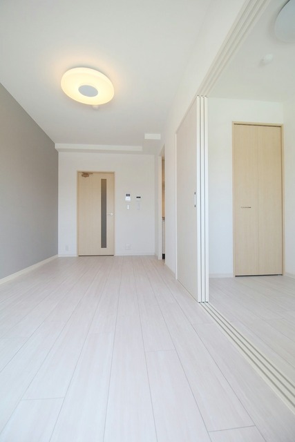 EYE’sTAKARA_内装_0